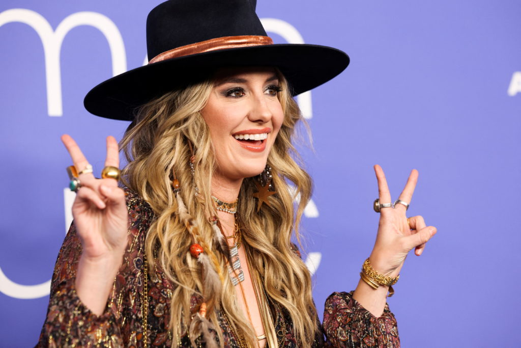 Lainey Wilson Honors Luke Bryan 104 7 WZZK lainey-wilson-honors-luke-bryan-104-7-wzzk