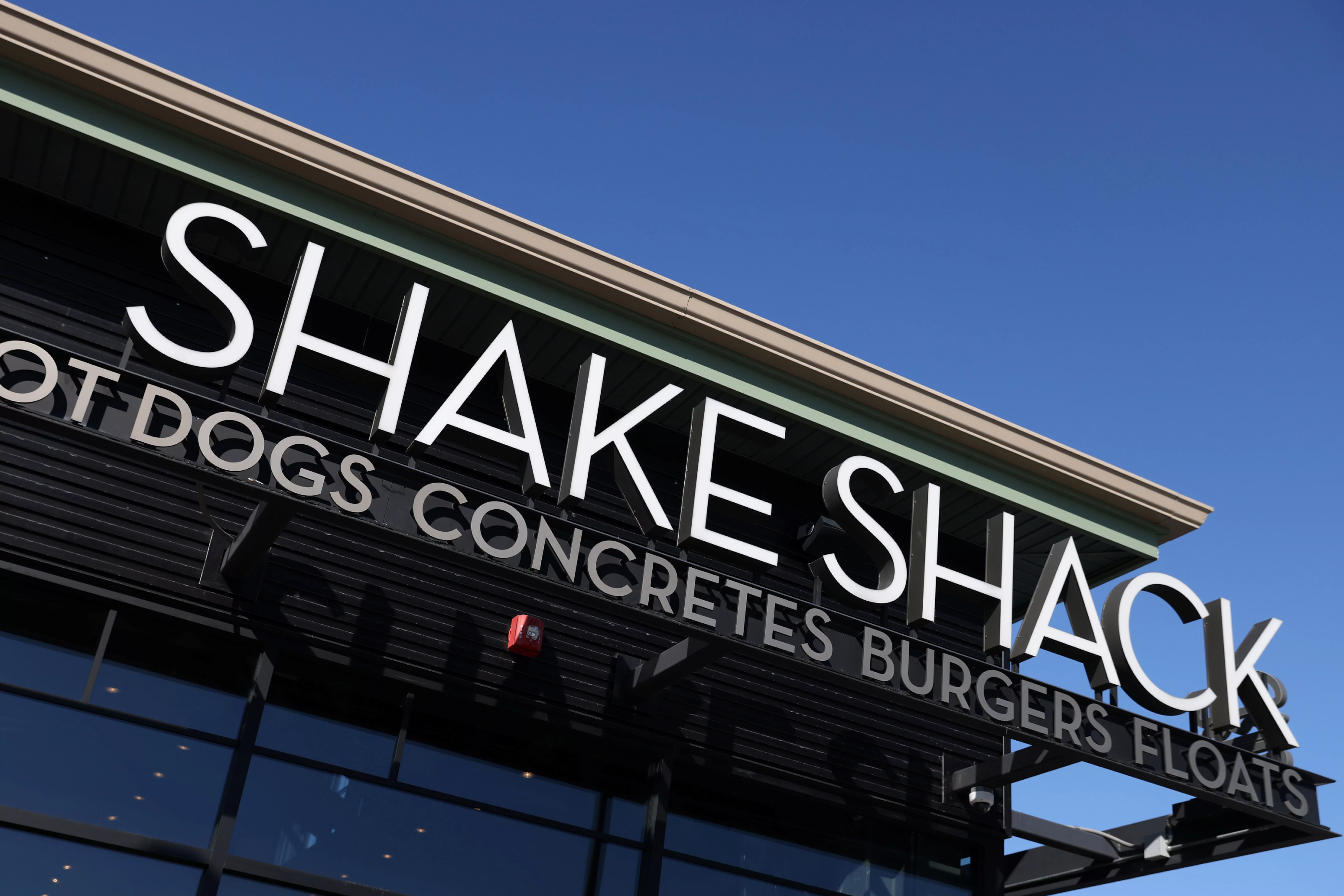 shake-shack-at-the-woodbury-common-premium-outlets-in-central-valley-new-york