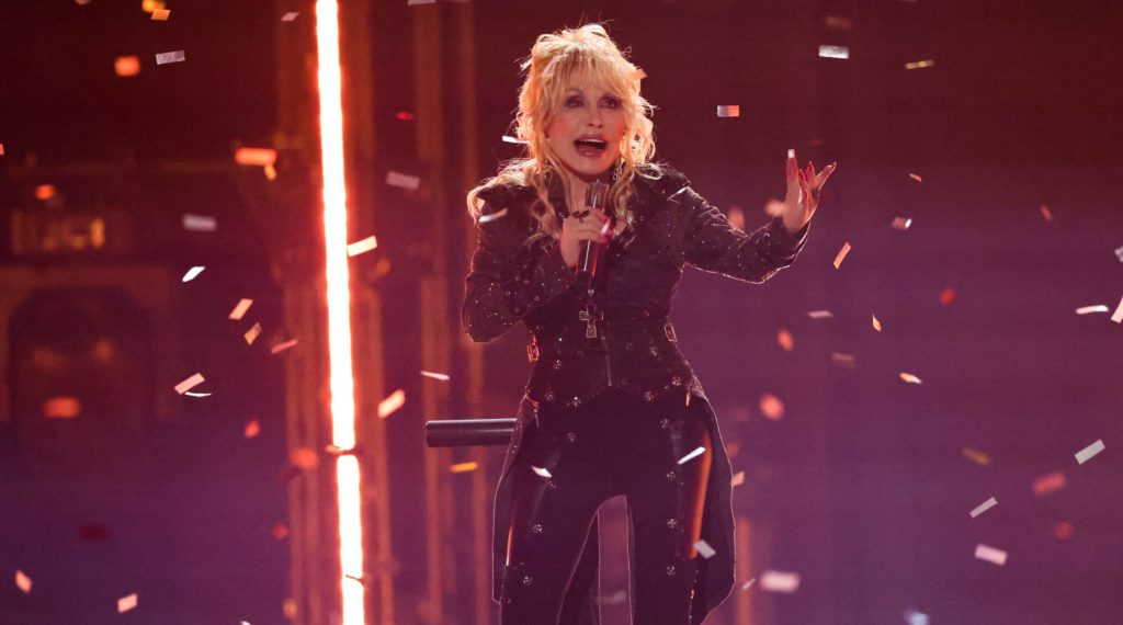 Dolly Parton Playing NFL Thanksgiving Halftime Show | 104.7 WZZK