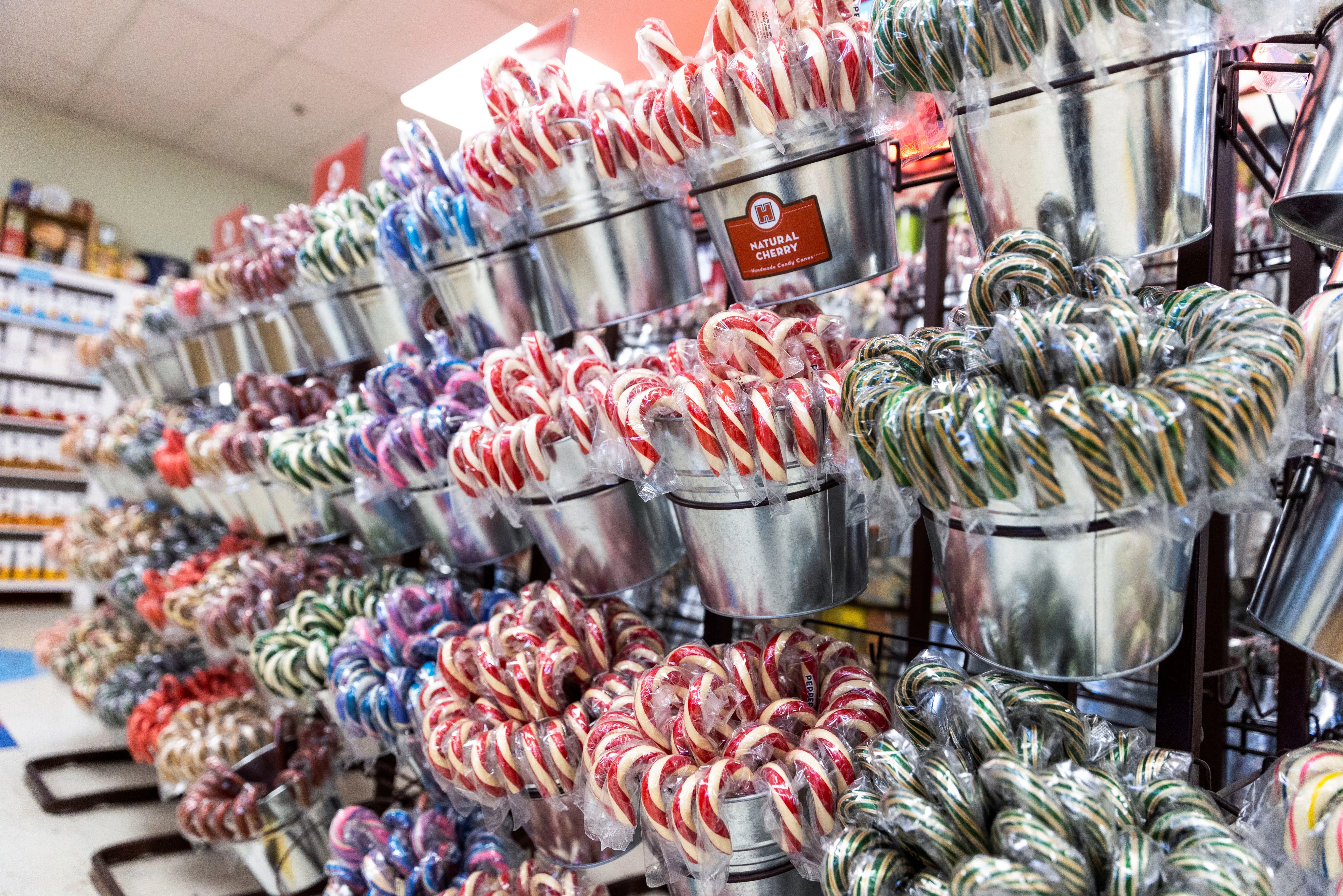 candy-cane-manufacturer-in-colorado-struggles-ahead-of-key-christmas-sales-season