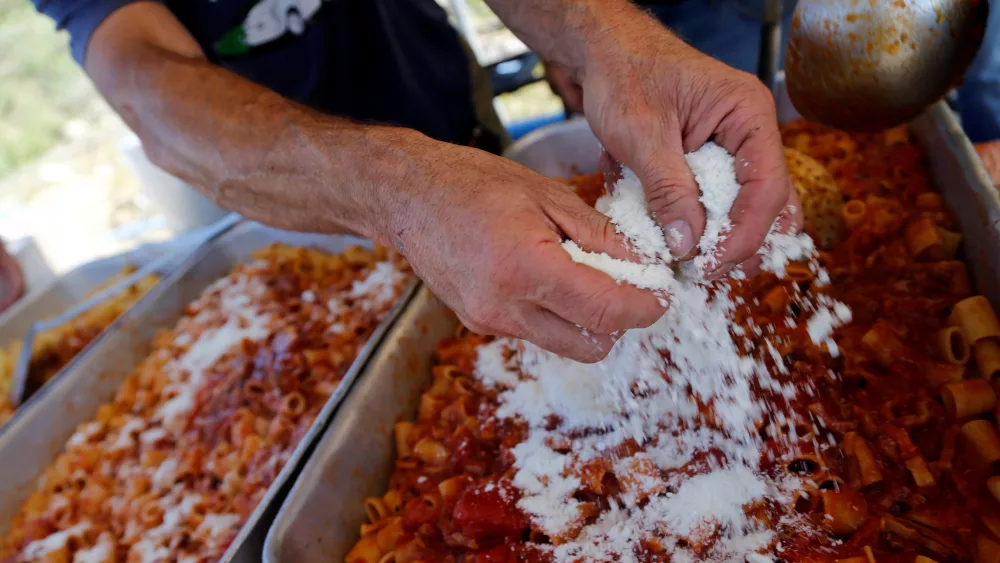 volunteers-prepare-amatriciana-a-type-of-pasta-dish-created-in-amatrice-at-a-tent-camp-in-santangelo-following-an-earthquake-in-central-italy