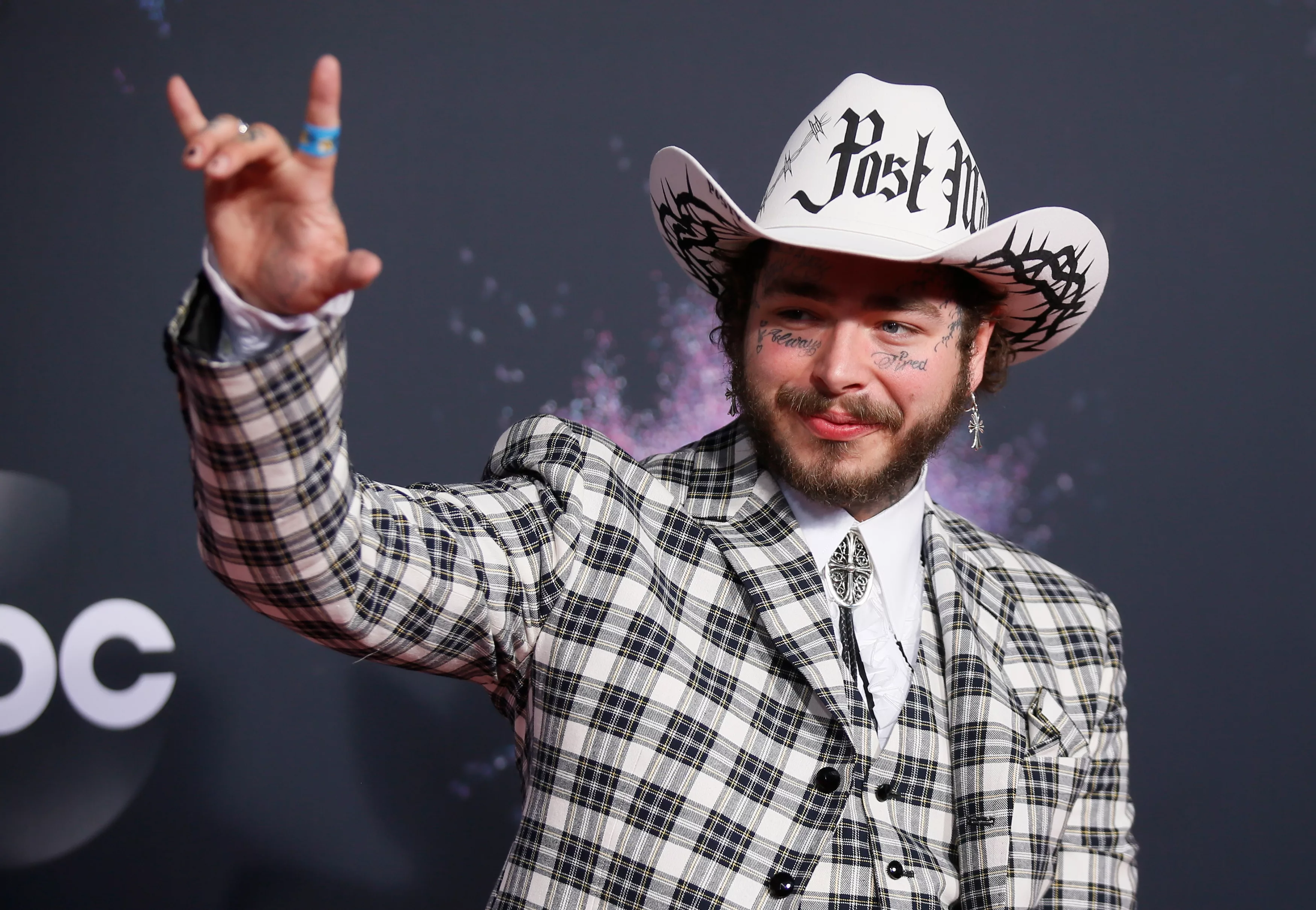 2019-american-music-awards-arrivals-los-angeles-california-u-s-november-24-2019-post-malone