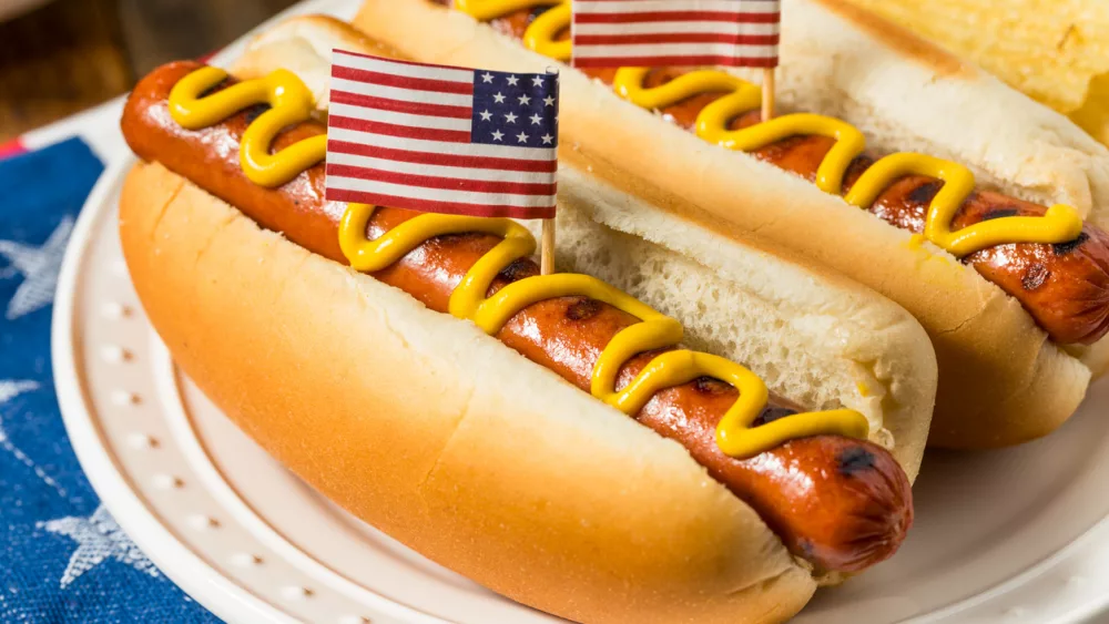 patriotic-american-memorial-day-hot-dogs