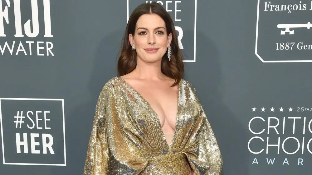 Anne Hathaway arrives for the 25th Annual Critics' Choice Awards on January 12^ 2020 in Santa Monica^ CA