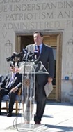 joe-donnelly-at-indiana-war-memorial-round-table