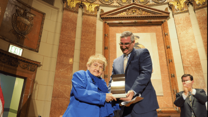 eva-kor-recieves-sachem