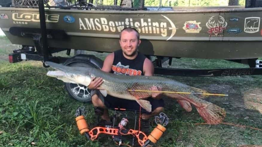 jake-jackson-with-alligator-gar-caught-june-2017