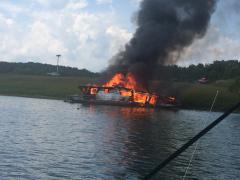 patoka-lake-boat-fire-1-082017