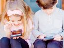 kids-with-cell-phones-unplash