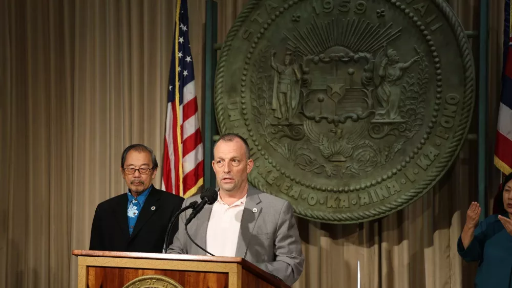 governor-green-ohana-fund-photo-jpg-2