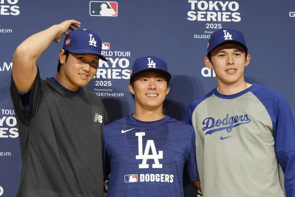 shohei-otani-japanese-players-visit-japan-ap-photo-jpg-4