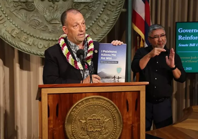 governor-green-kupuna-water-bill-signing-july-2025-jpg-3