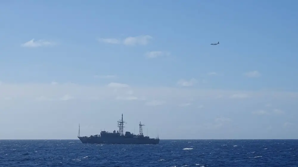 russian-ship-outside-oahu-us-coast-guard-photo-jpeg-3