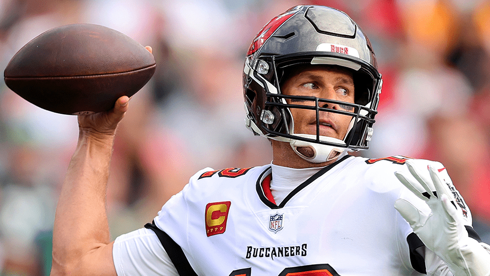 tom-brady-throwing-football-png