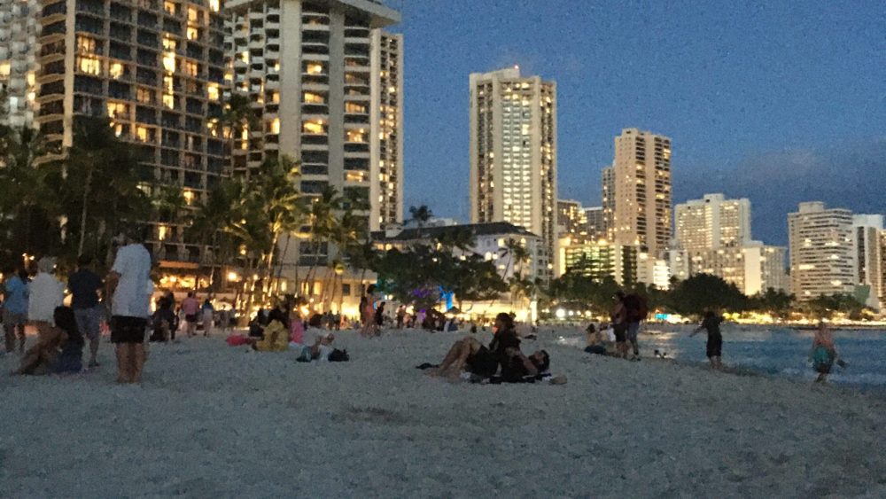 waikiki-tourists-jpg-3