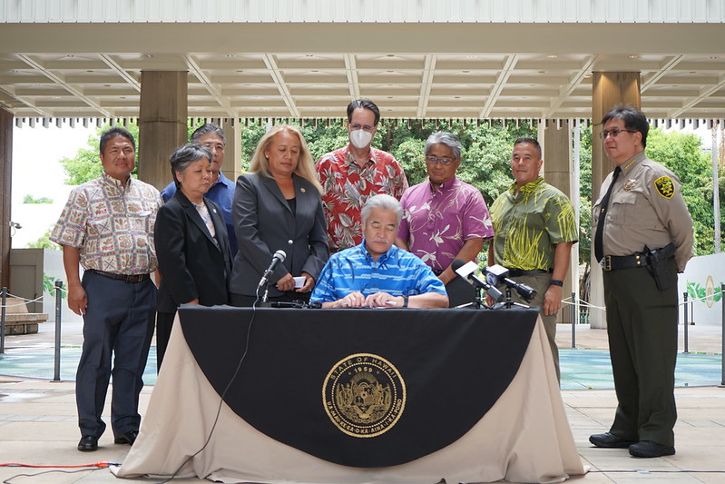 governor-ige-law-enforcement-bill-sign-jpeg-2