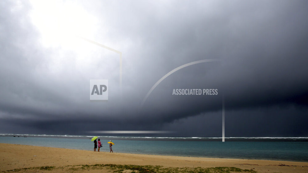 hawaii-stormy-weather-ap-photo-jpeg-2
