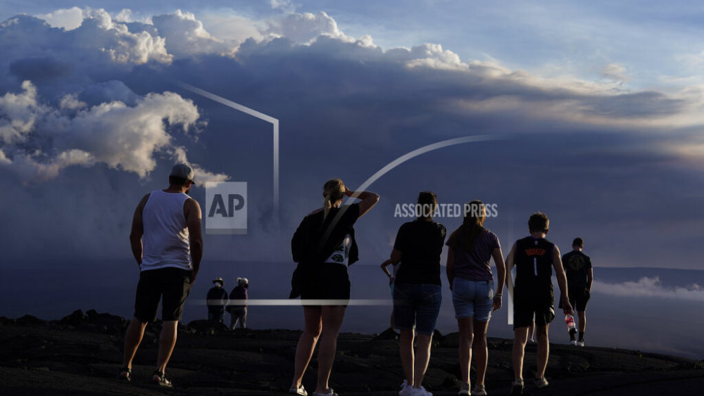 mauna-loa-tourists-ap-photo-jpeg-2