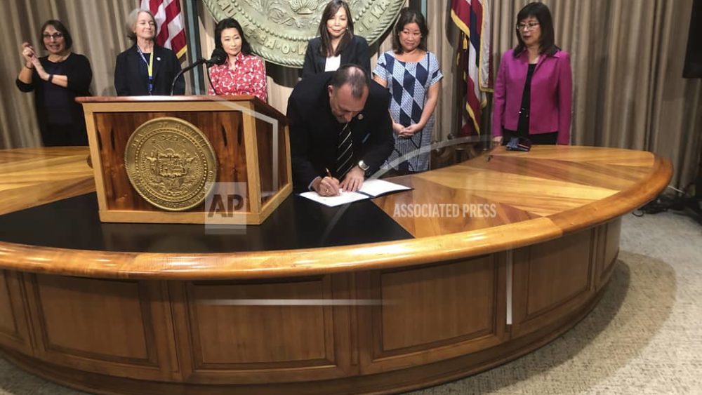 governor-green-signs-abortion-bill-2023-jpeg-2