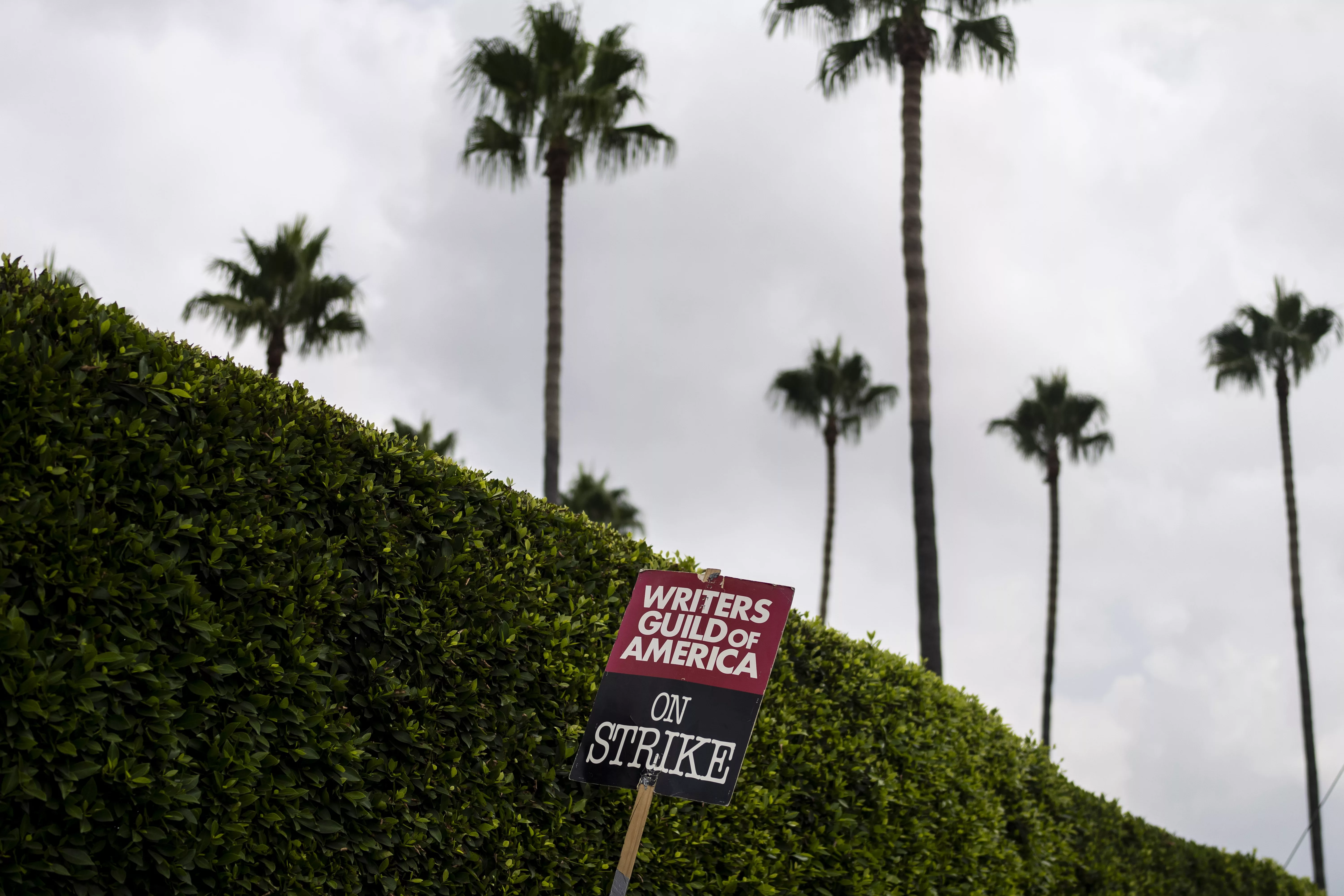 la-writers-strike-ap-photo-jpg