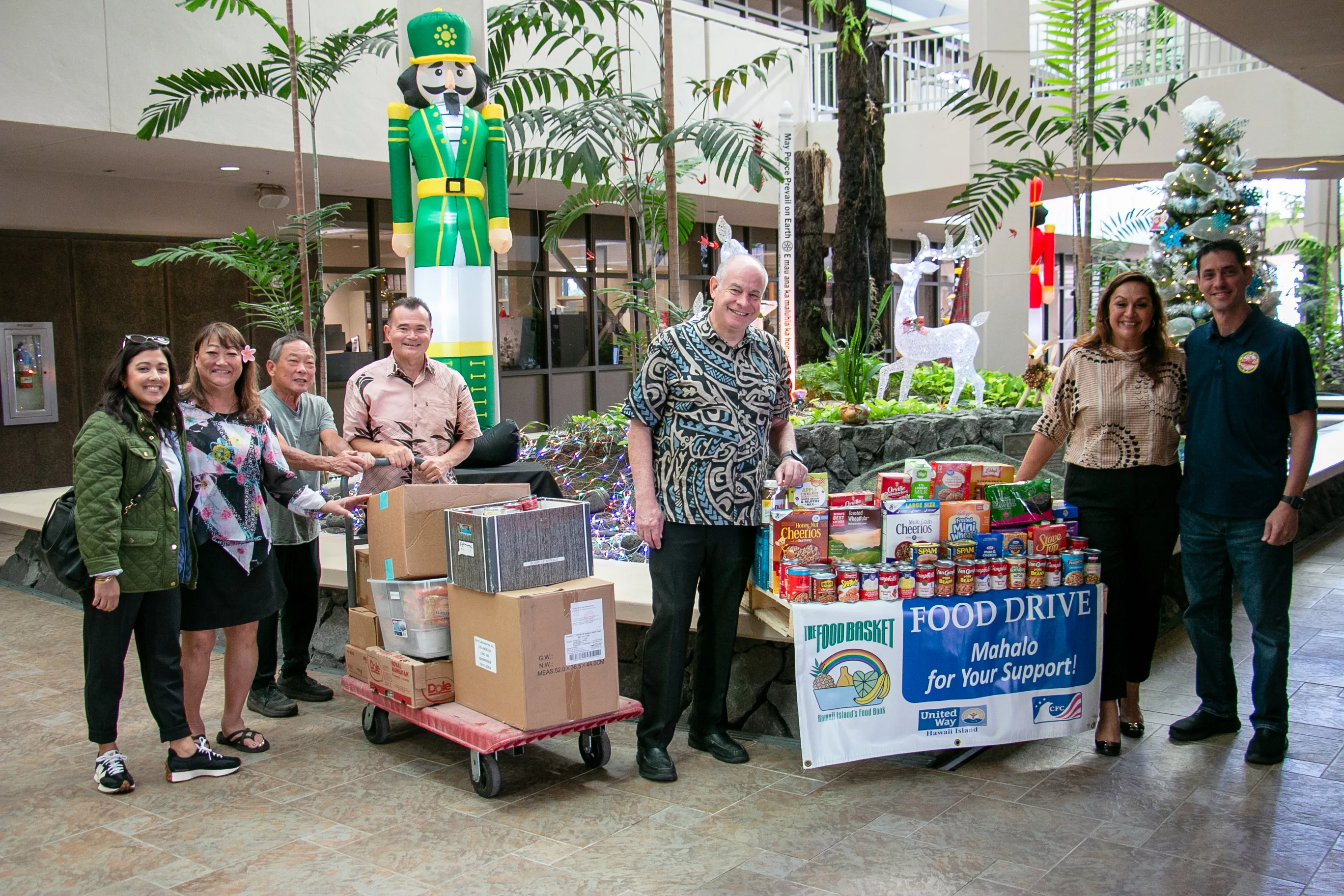 magic-of-the-season-food-drive-mayor-roth-jpeg-3