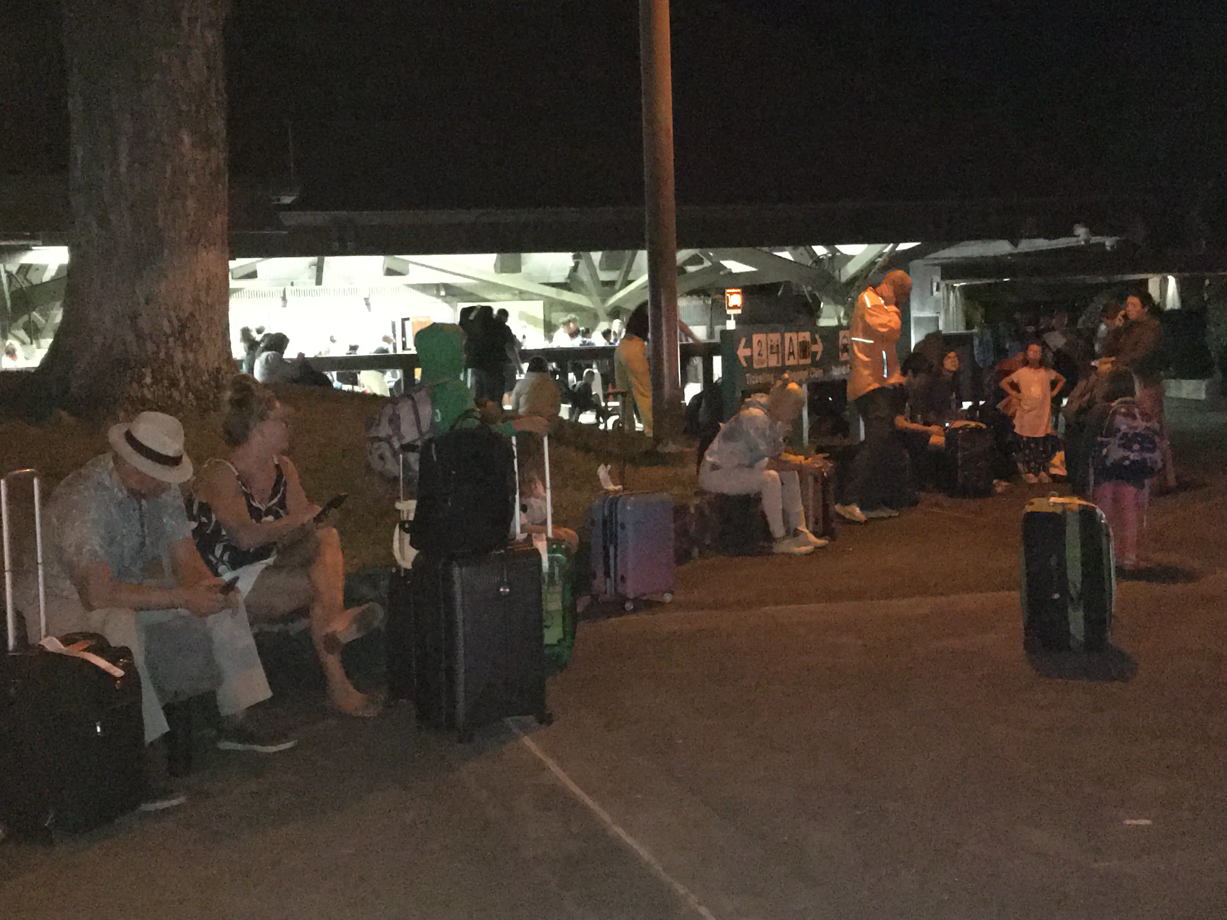 kona-airport-stranded-jpg