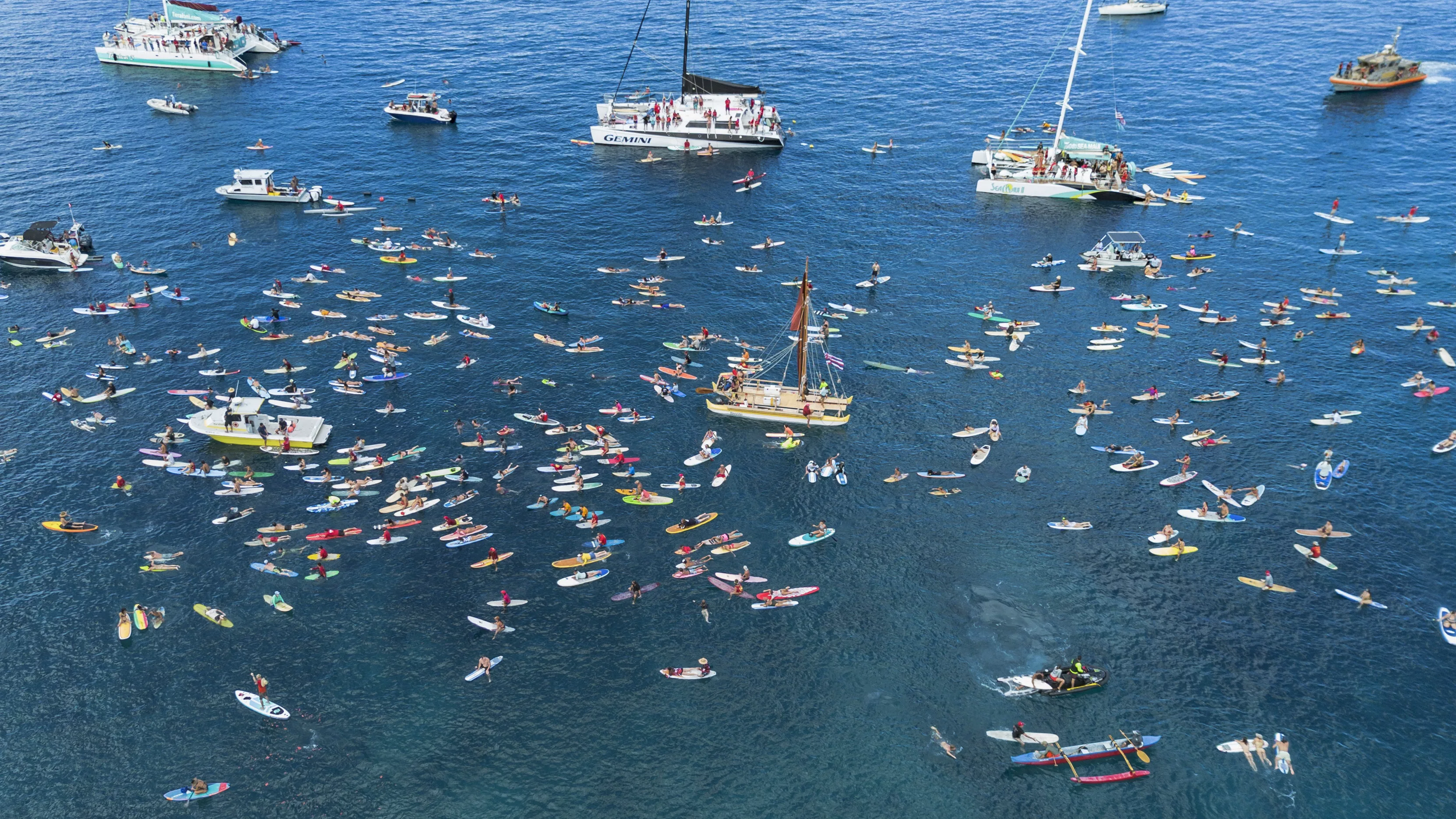 paddle-out-maui-2024-ap-photo-jpg-3