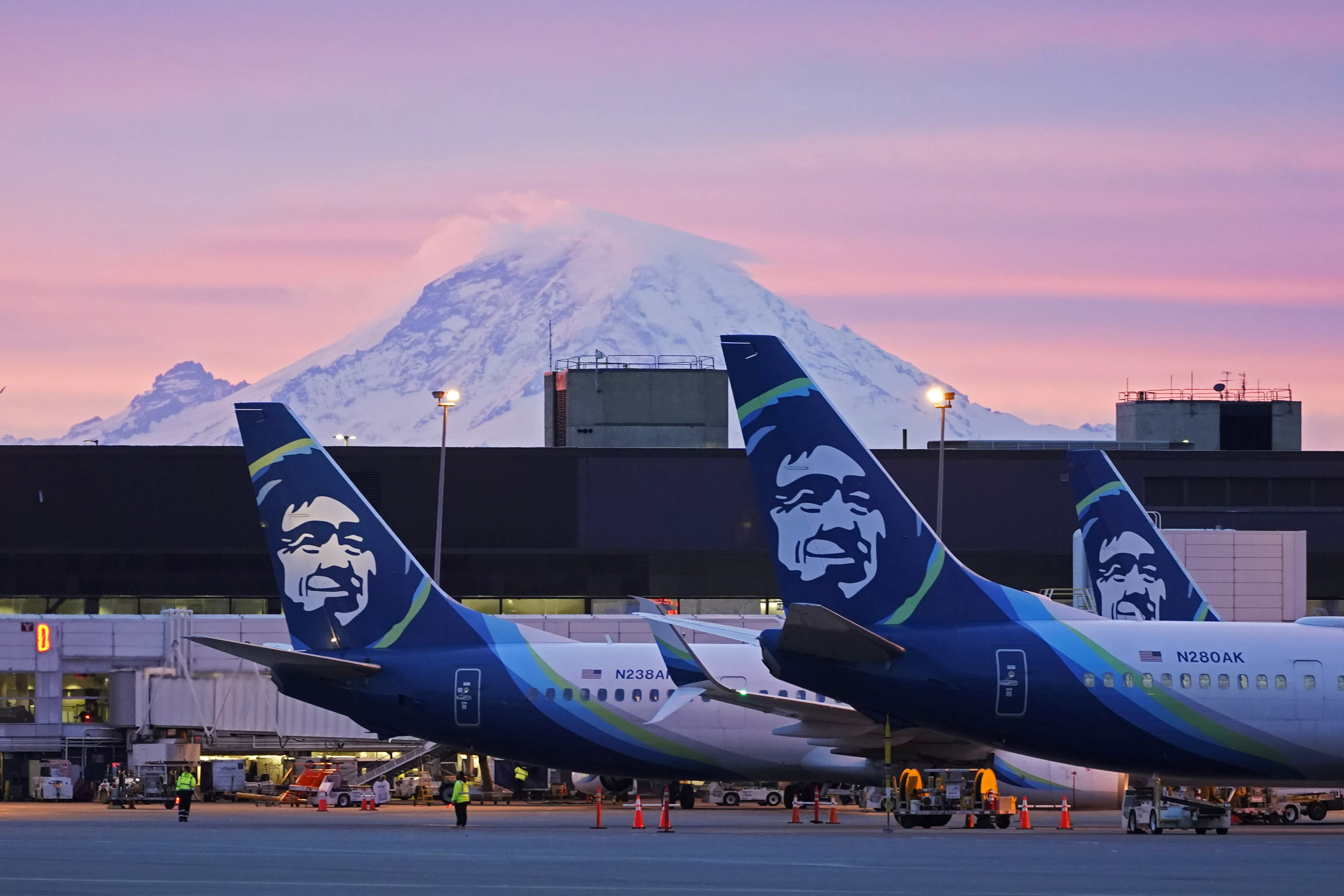 Alaska Air Clears Hurdle in its Proposed Merger With Hawaiian Airlines ...