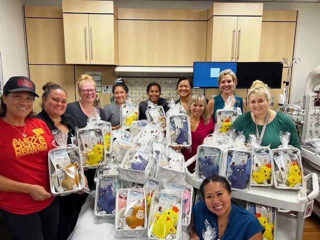 shirley-de-rego-presents-50-gift-baskets-to-kch-jpg-3