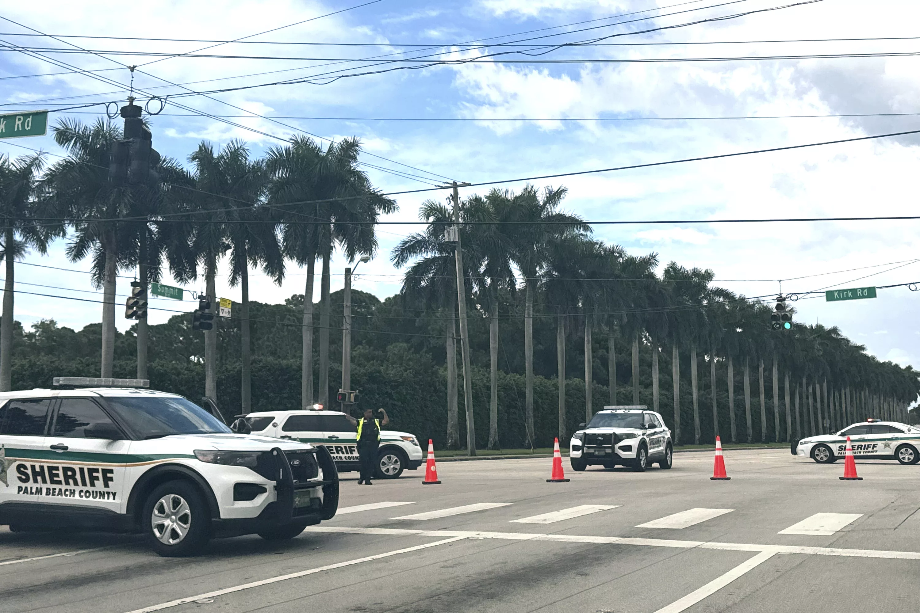 police-outside-mar-a-lago-jpg-3