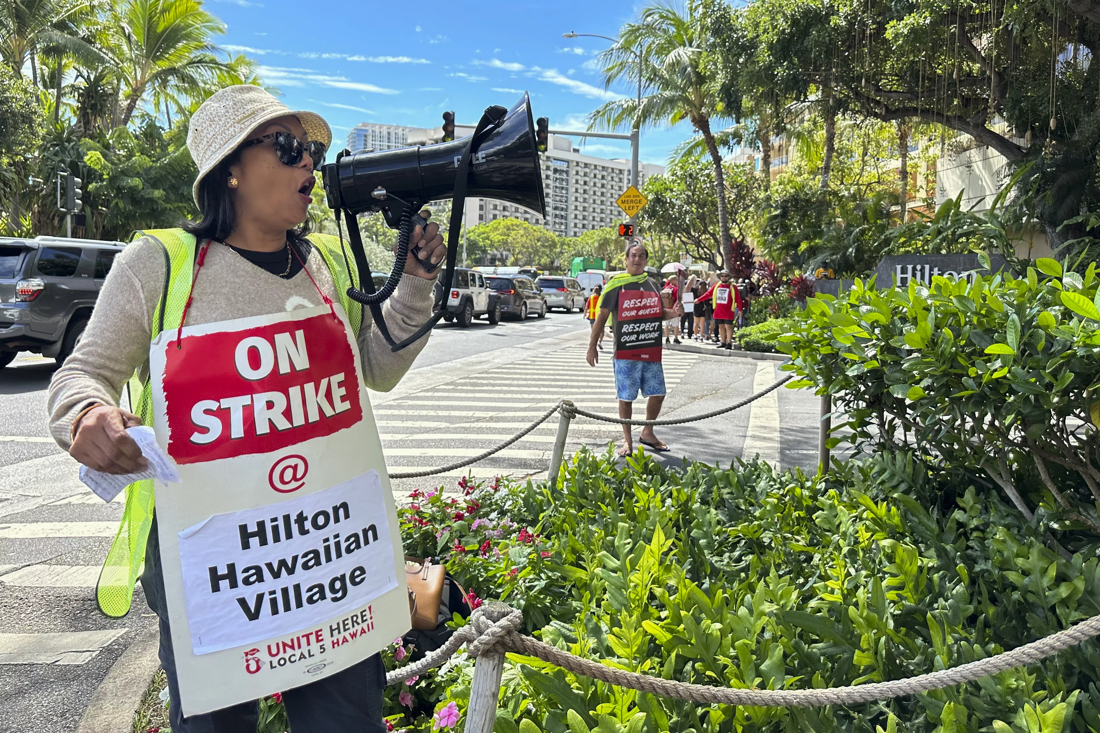 hawaii-hotel-workers-on-strike-september-2024-ap-photo-jpg-3