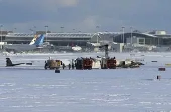delta-toronto-airport-crash-ap-photo-jpg-3