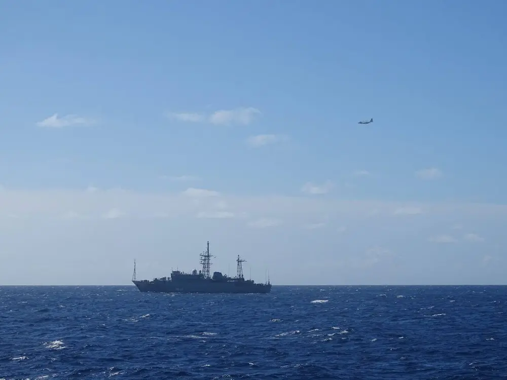russian-ship-outside-oahu-us-coast-guard-photo-jpeg-3
