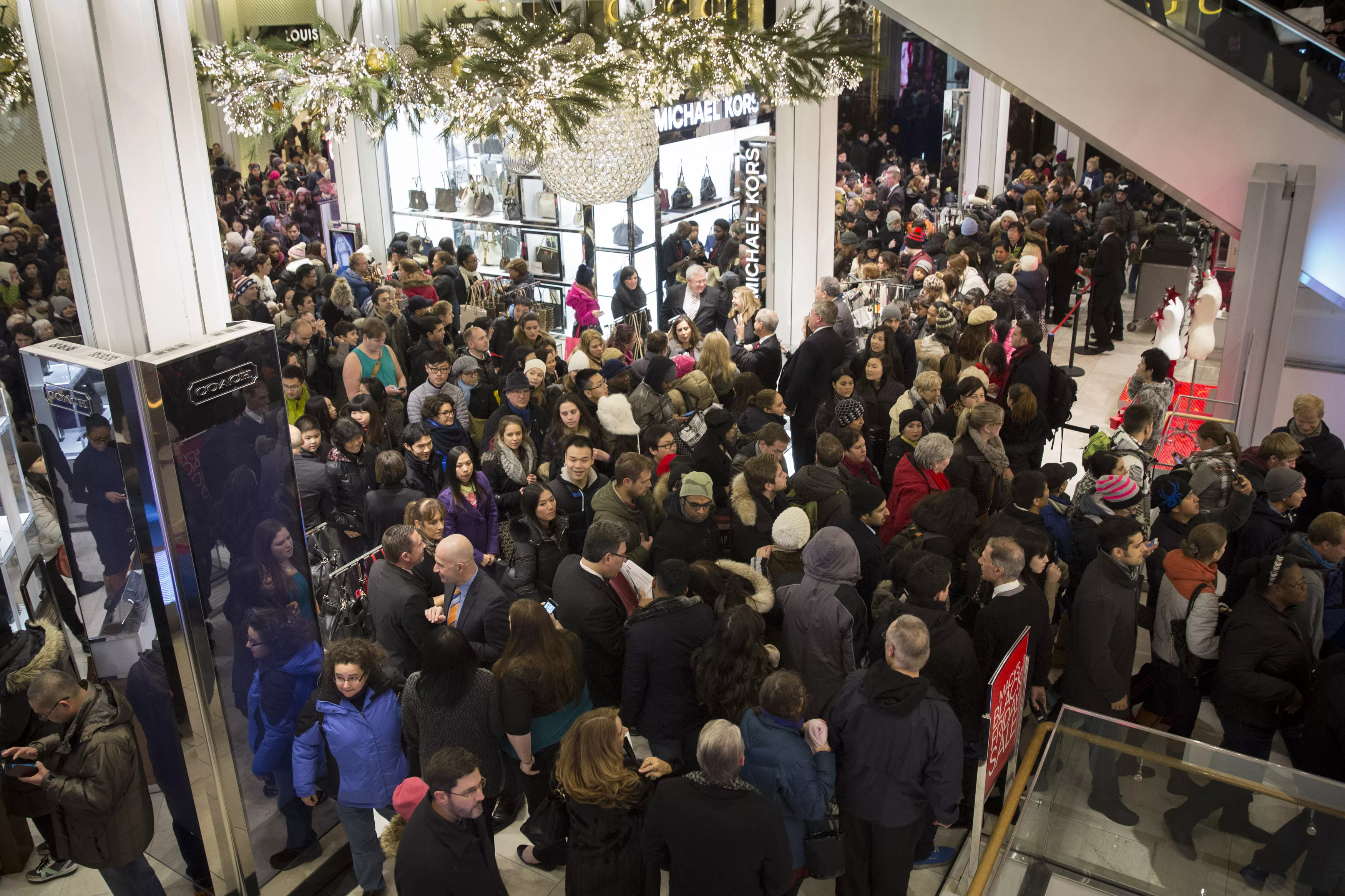 shoppers-enter-macys-to-kick-off-black-friday-sales-in-new-york