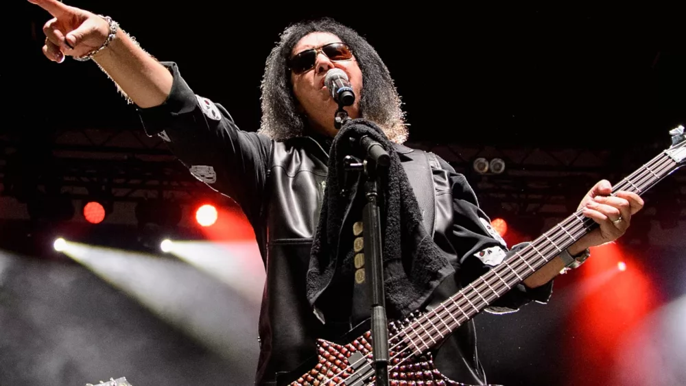 attachment-gene-simmons-solo