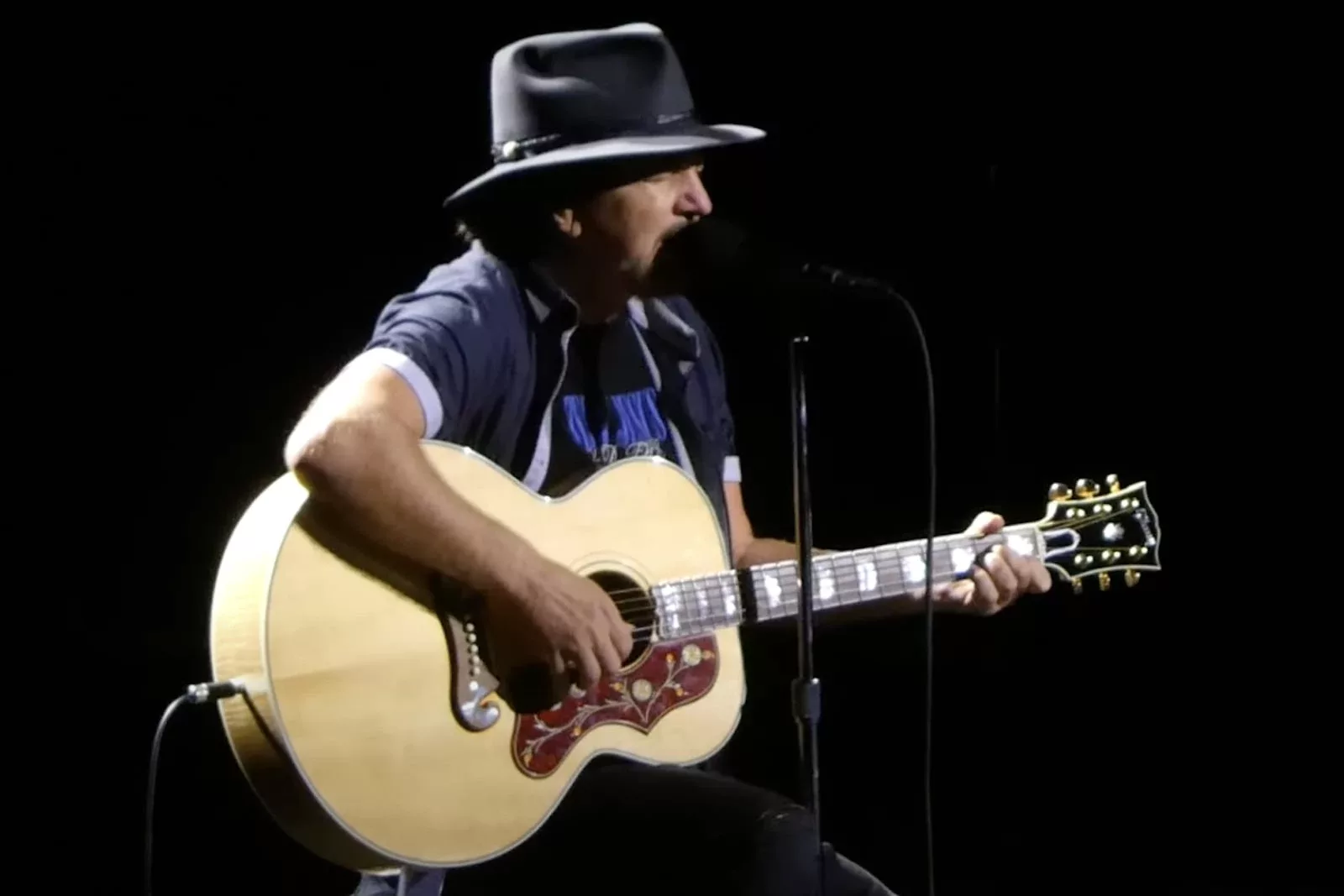 attachment-eddievedder