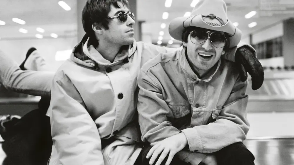 attachment-oasis-1997-jill-furmanovsky