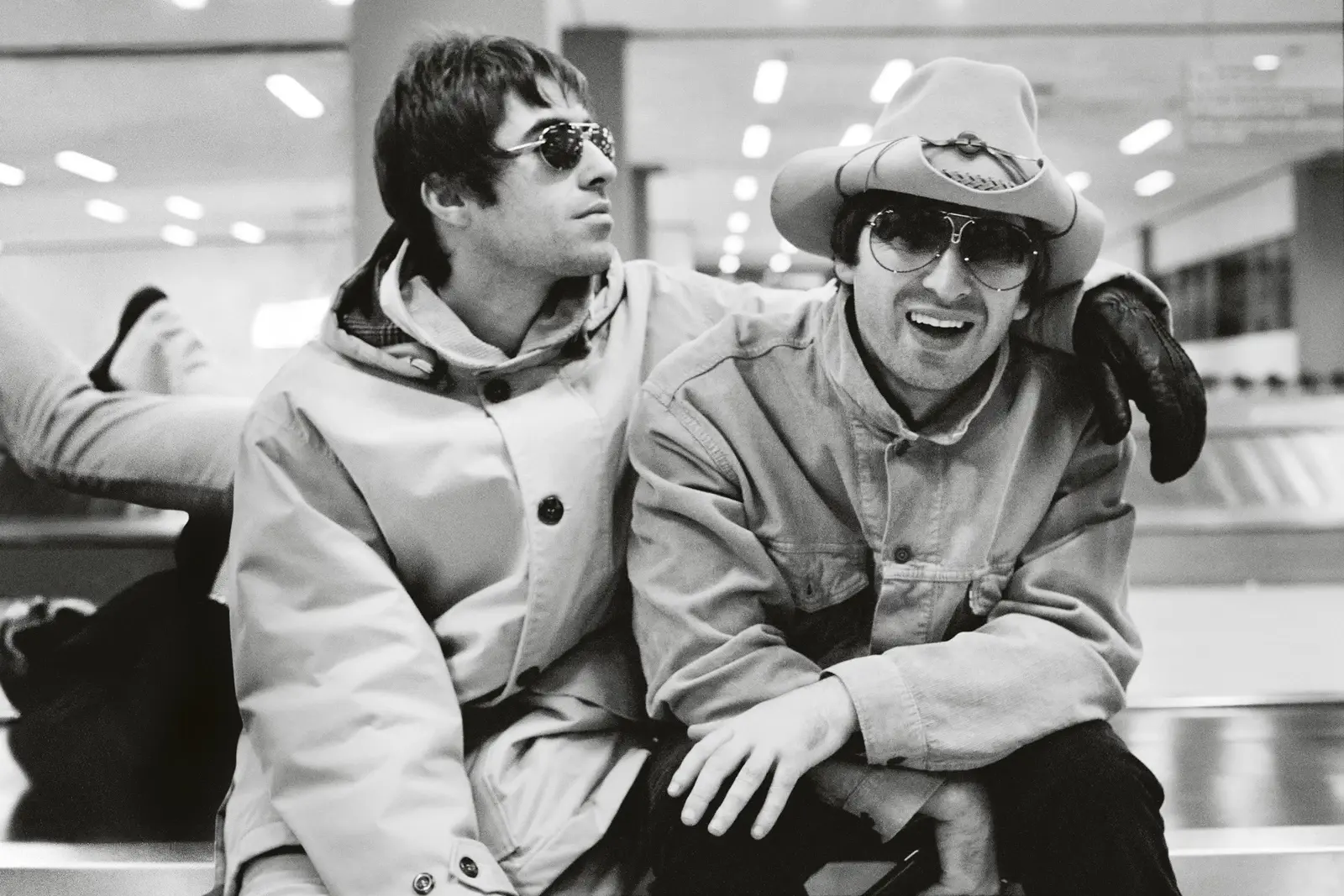 attachment-oasis-1997-jill-furmanovsky