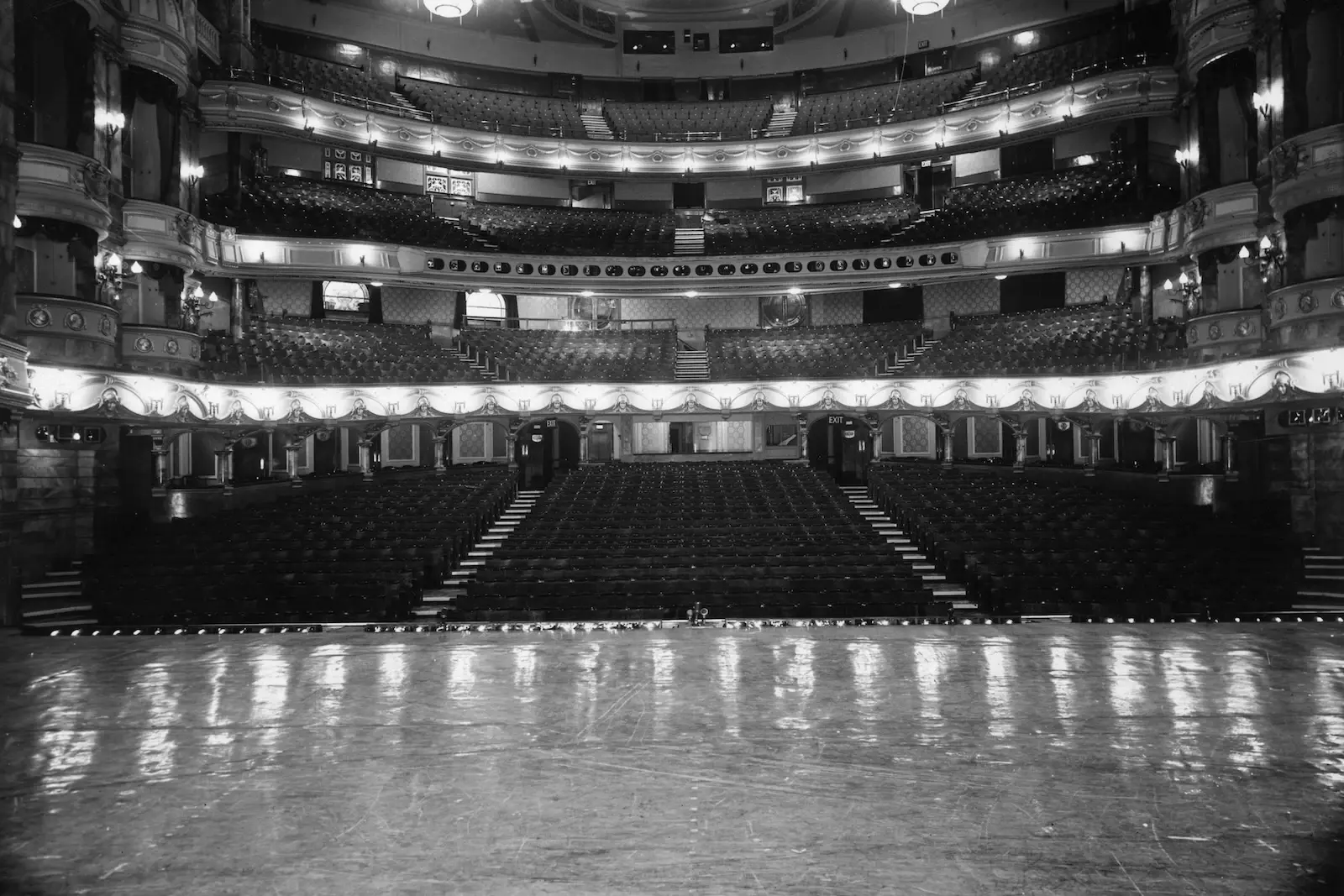 attachment-empty-stage-gettyimages-3354900