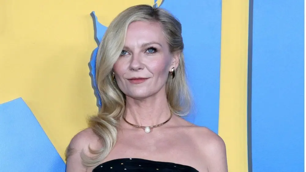 Kirsten Dunst at the The Roofman LA Premiere at the Paramount Studios on September 29^ 2025 in Los Angeles^ CA LOS ANGELES - SEP 29