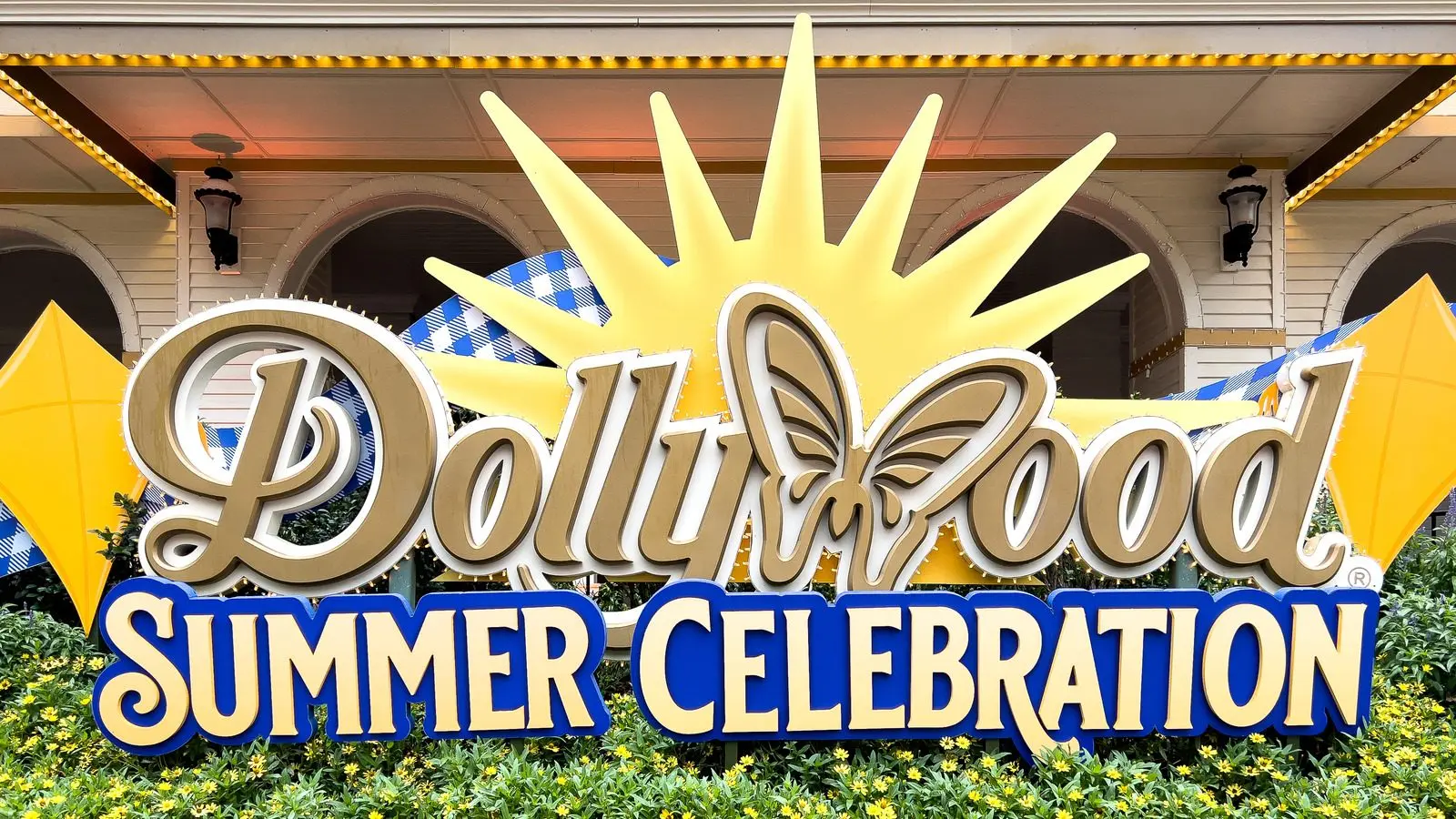 dollywood-summer-celebration-in-pigeon-forge-tn