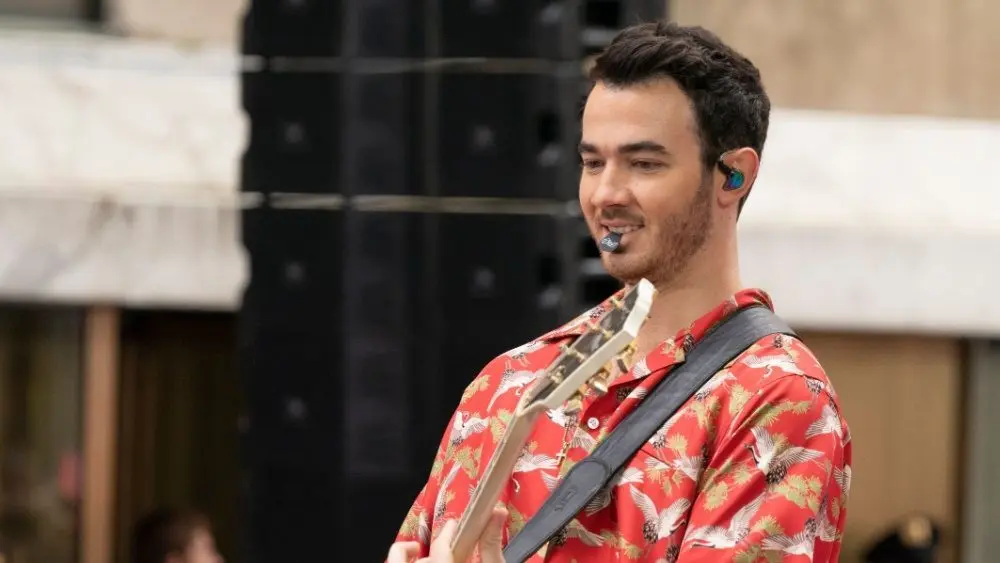 Stream Kevin Jonas’ first solo single, ‘Changing’