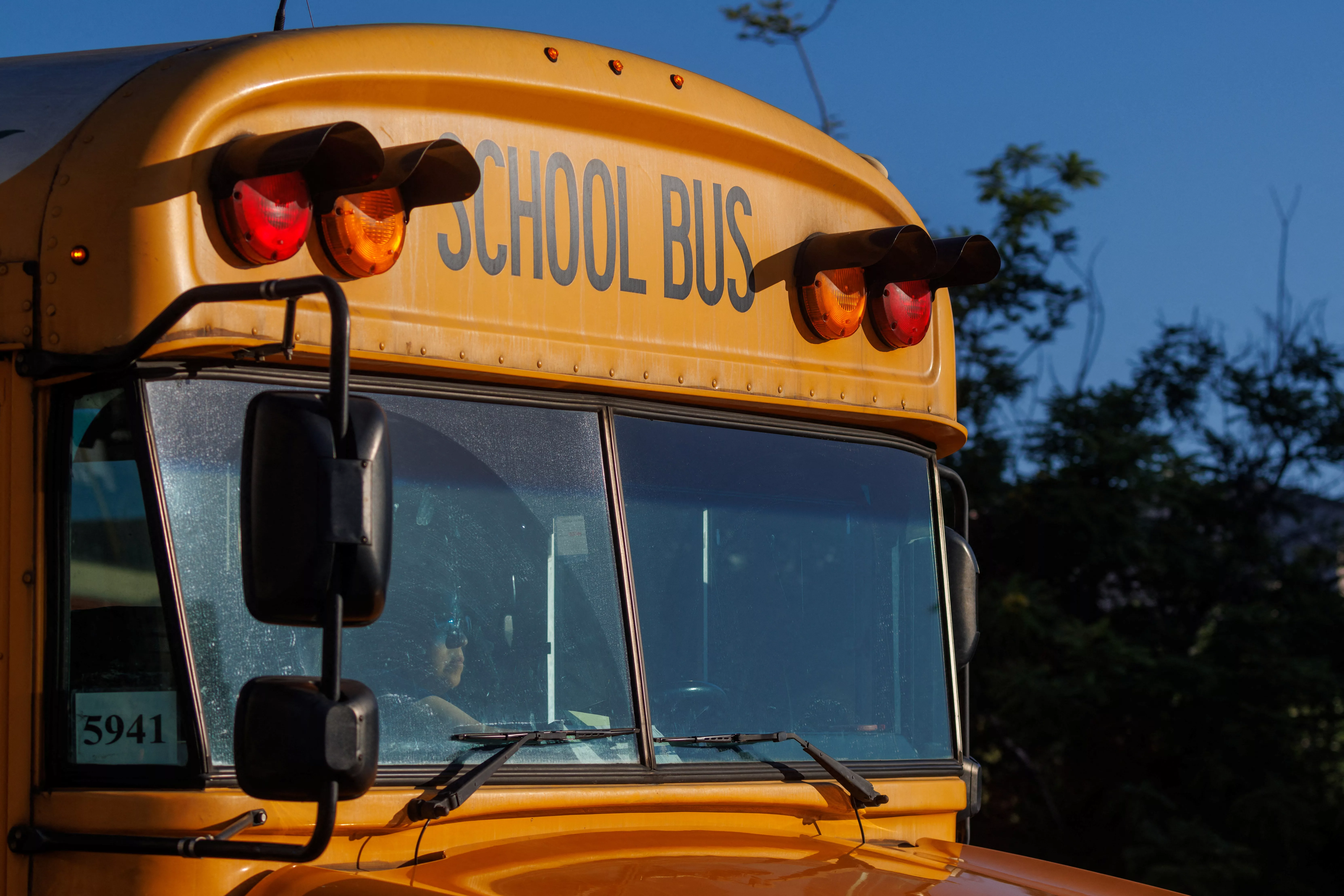 school-bus-drivers-navigates-los-angeles-streets