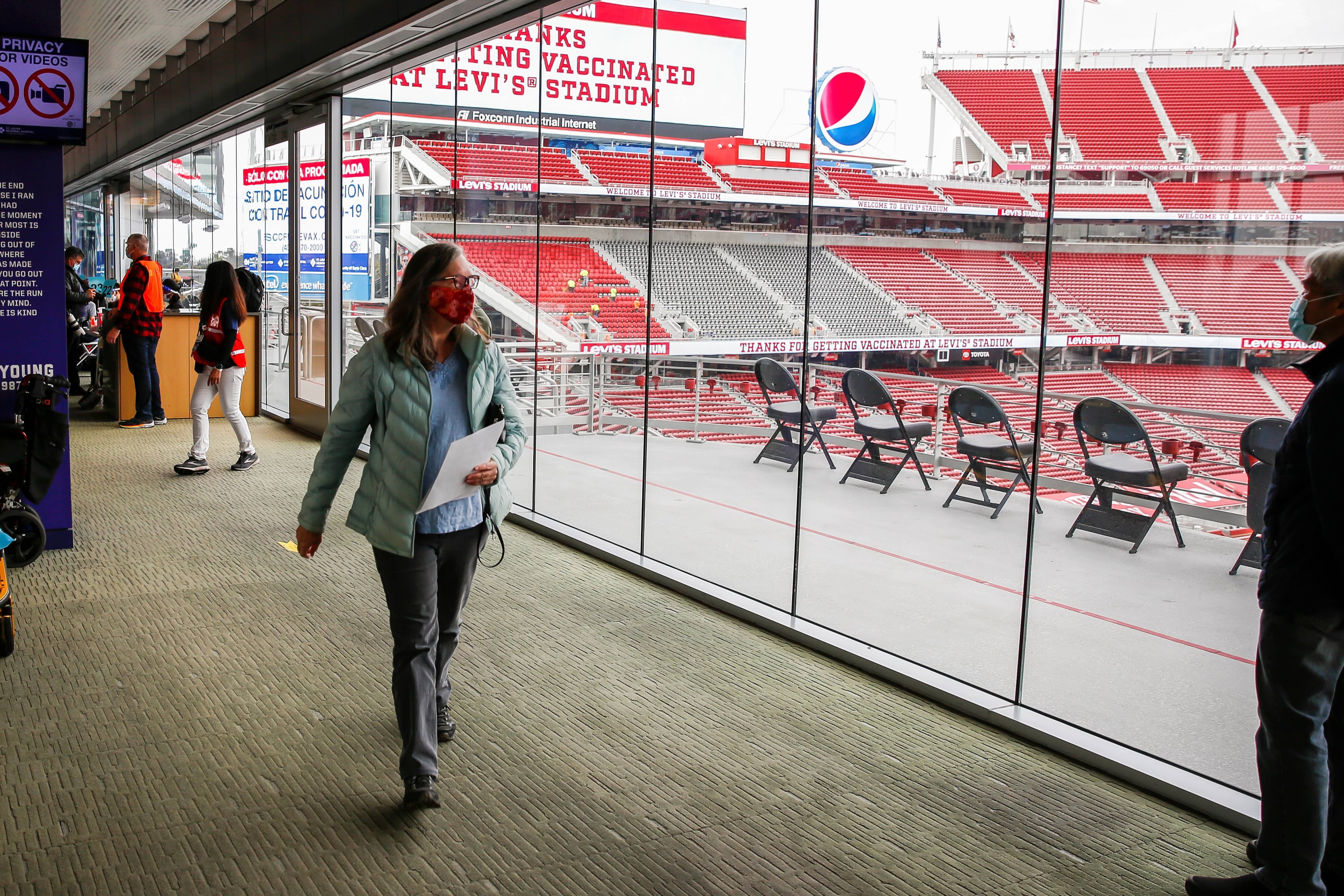 people-are-inoculated-against-the-coronavirus-disease-covid-19-in-santa-clara