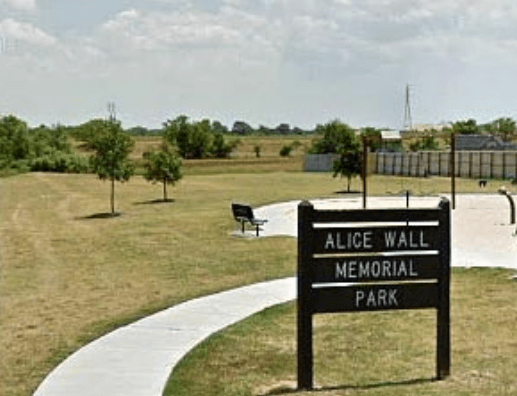 alice-wall-park-png