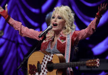 getty_dollyparton_042122-1