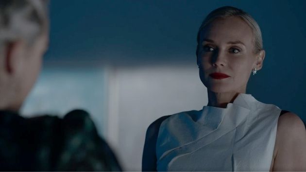 e_swimmingwithsharks_041522