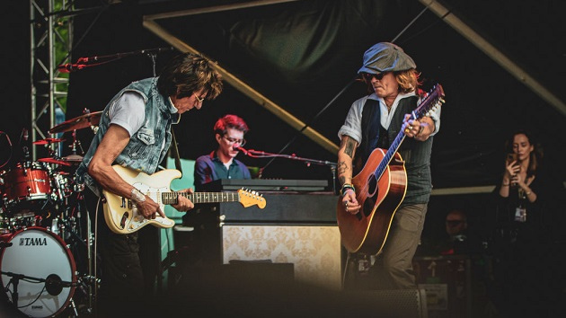 getty_jeffbeckjohnnydepp630_090122