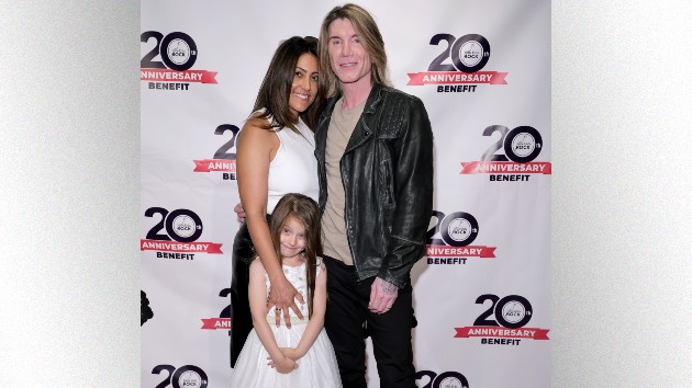 getty_johnrzeznikandfamily630_090722