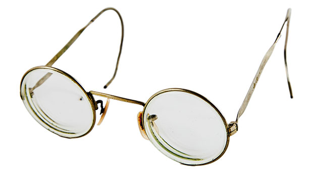 m_julienslennonglasses_110222